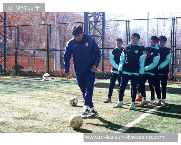 郑州九中足球队奋勇拼搏展现青春风采助力校园体育发展